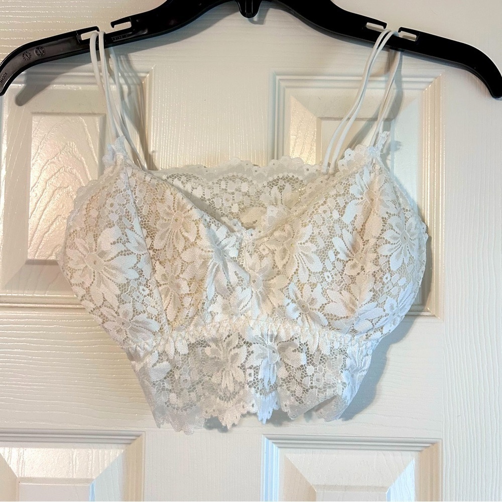 Elegant White Lace Bralette - Picture 2 of 3